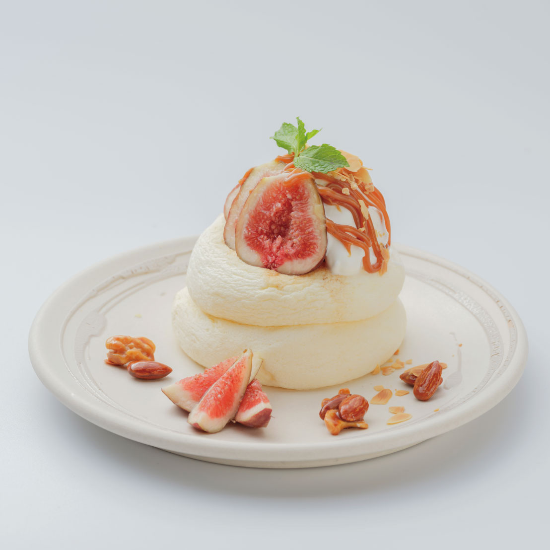 季節限定　いちじくと能登塩キャラメリゼのパンケーキ<br><span>Pancake with figs and caramelized Noto salt</span><br>¥2200